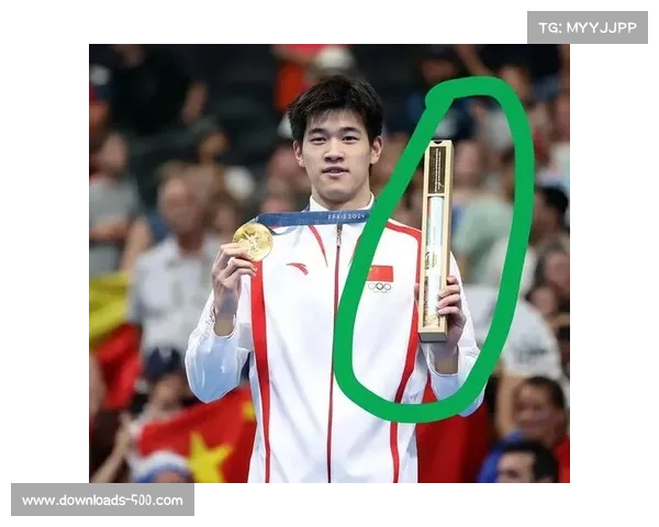 冠军赛现场:运动员试举前的深呼吸与观众凝神屏息的瞬间 冠军赛现场:运动员试举前的深呼吸与观众凝神屏息的瞬间